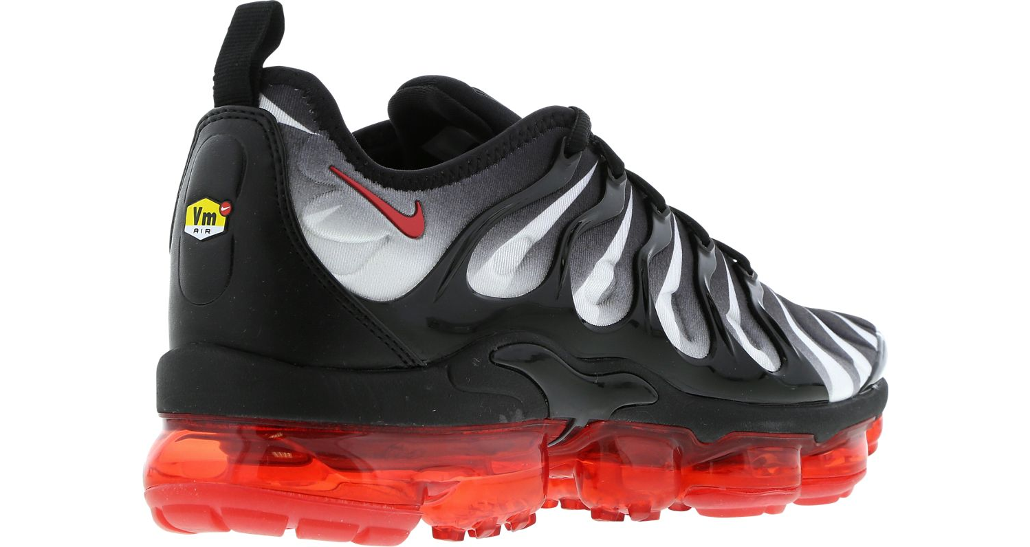 black and red vapormax plus